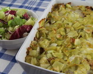 Английский хлебный пудинг с луком-пореем