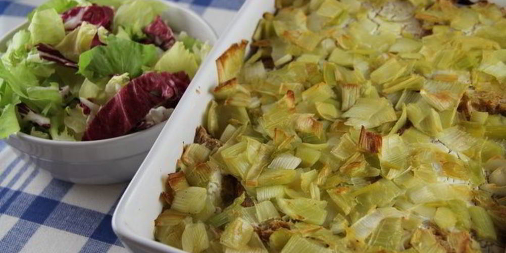 Рецепт английский хлебный пудинг с луком-пореем