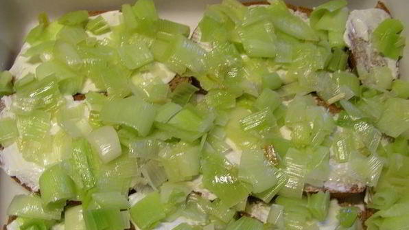 английский хлебный пудинг с луком-пореем