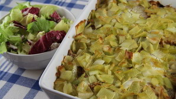 английский хлебный пудинг с луком-пореем