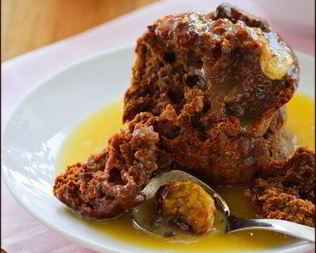 Банановый пудинг с карамельным соусом