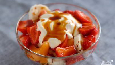 Десерт из клубники и банана