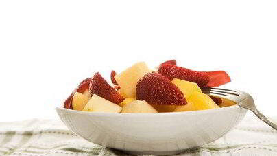 Десерт из манго, клубники и текилы