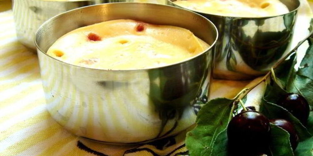 Рецепт десерт из запеченной ряженки с вишнями и шоколадом