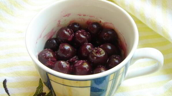 десерт из запеченной ряженки с вишнями и шоколадом