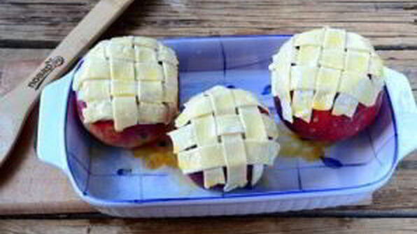 фаршированные яблоки в духовке