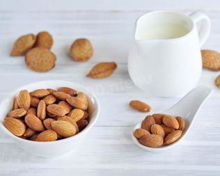 Йогурт из миндального молока в мультиварке