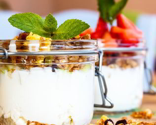 Йогурт с домашней гранолой