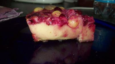 Клафути с вишней и виноградом