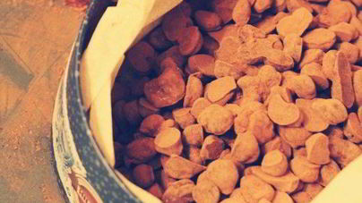 Кофейные зерна в шоколаде с солью