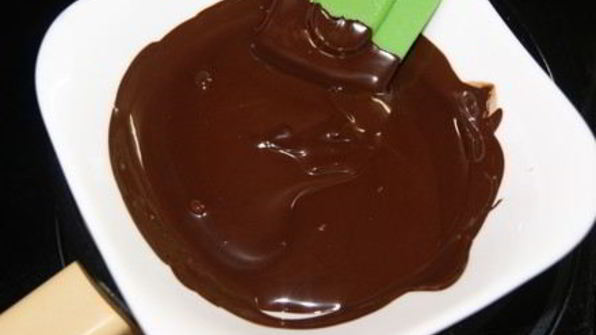 натуральные конфеты финики с миндалем в шоколаде