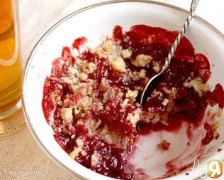 Крамбл с ягодами