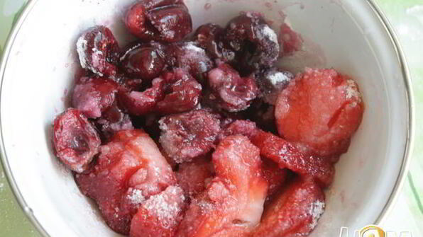 крамбл с ягодами