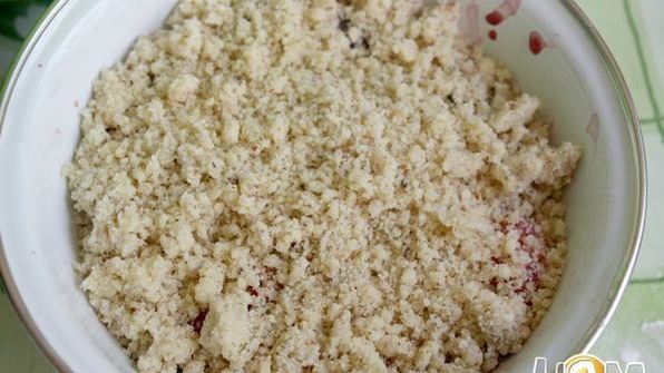 крамбл с ягодами