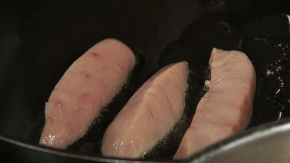 бараньи тестикулы с карамелизованным луком и кремом из кураги