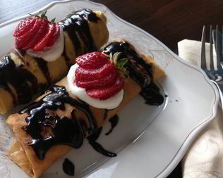 Блинчики с клубникой и заварным кремом