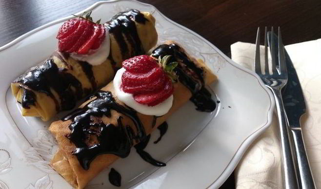 Блинчики с клубникой и заварным кремом