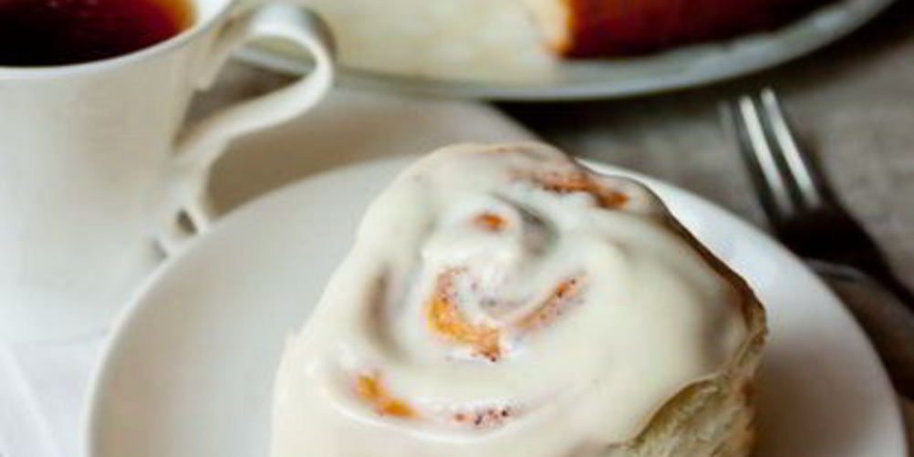 Рецепт булочки с корицей и кремом из сливочного сыра