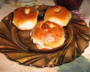 Булочки с кремом в ромовой глазури