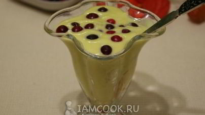 Итальянский яичный крем с клюквой