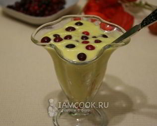 Итальянский яичный крем с клюквой