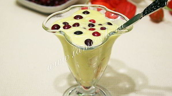 итальянский яичный крем с клюквой