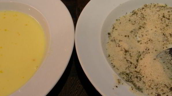 куриные грудки, фаршированные крем-чизом филадельфия, фетой и ароматными травами