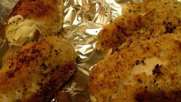 куриные грудки, фаршированные крем-чизом филадельфия, фетой и ароматными травами