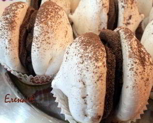 Меренги с шоколадным кремом