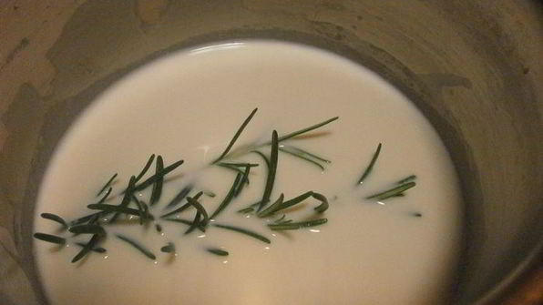 мешочки с яблоками и миндальной пастой с розмариновым кремом