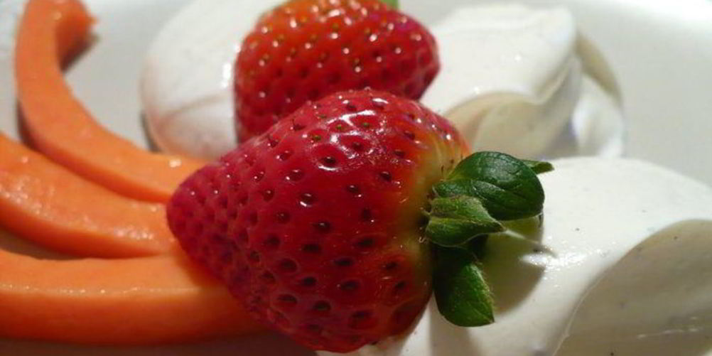 Рецепт нежный творожный крем-десерт с маскарпоне и папайей