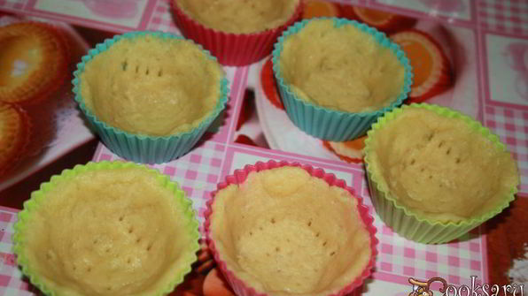 песочные корзинки с кремом и абрикосом яишенки