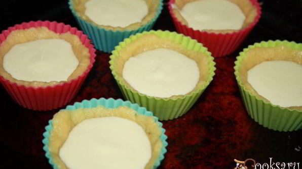 песочные корзинки с кремом и абрикосом яишенки