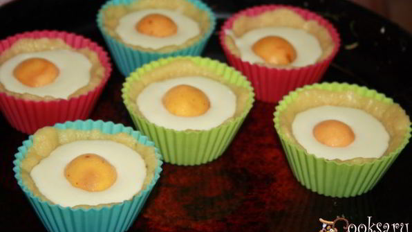 песочные корзинки с кремом и абрикосом яишенки