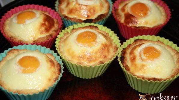 песочные корзинки с кремом и абрикосом яишенки