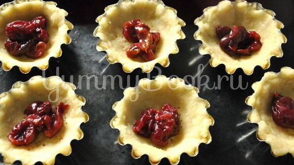 песочные корзиночки с творожным кремом