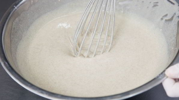 ржаные блинные рулетики с красной рыбой и сливочно-сырным кремом