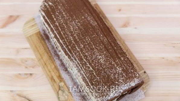 шоколадный бисквитный рулет со сливочным кремом