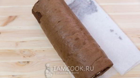 шоколадный бисквитный рулет со сливочным кремом