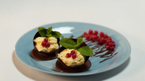шоколадные чашечки с кремом