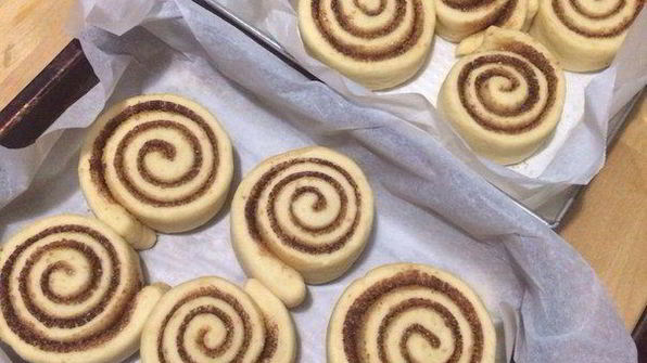 синнабон — булочки с корицей и сливочным кремом сверху