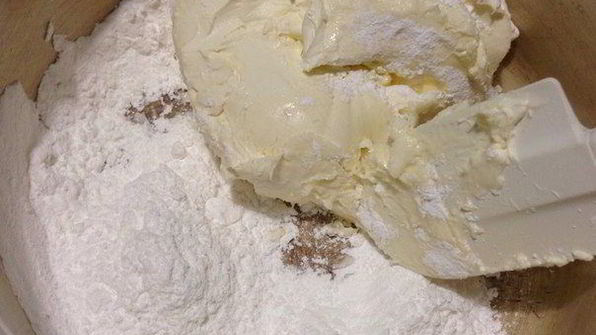 синнабон — булочки с корицей и сливочным кремом сверху