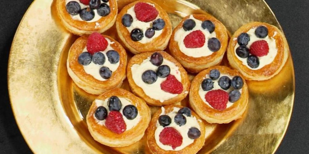 Рецепт слоеные корзиночки с кремом и ягодами