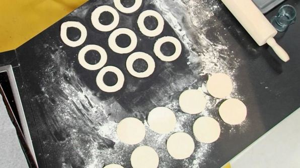 слоеные корзиночки с кремом и ягодами