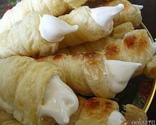 Слоеные трубочки с белковым кремом