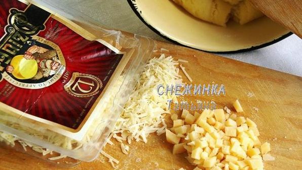 сырные заварные колечки со сливочным кремом, сыром джюгас и форелью