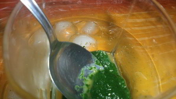 тортеллини из зеленого теста с начинкой из креветок и кремом из редьки