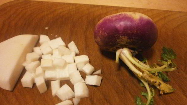 тортеллини из зеленого теста с начинкой из креветок и кремом из редьки