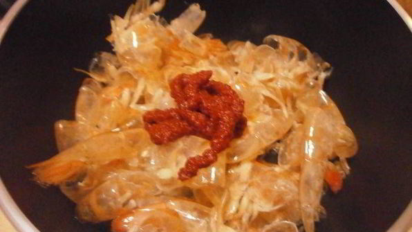 тортеллини из зеленого теста с начинкой из креветок и кремом из редьки