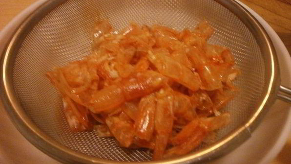 тортеллини из зеленого теста с начинкой из креветок и кремом из редьки